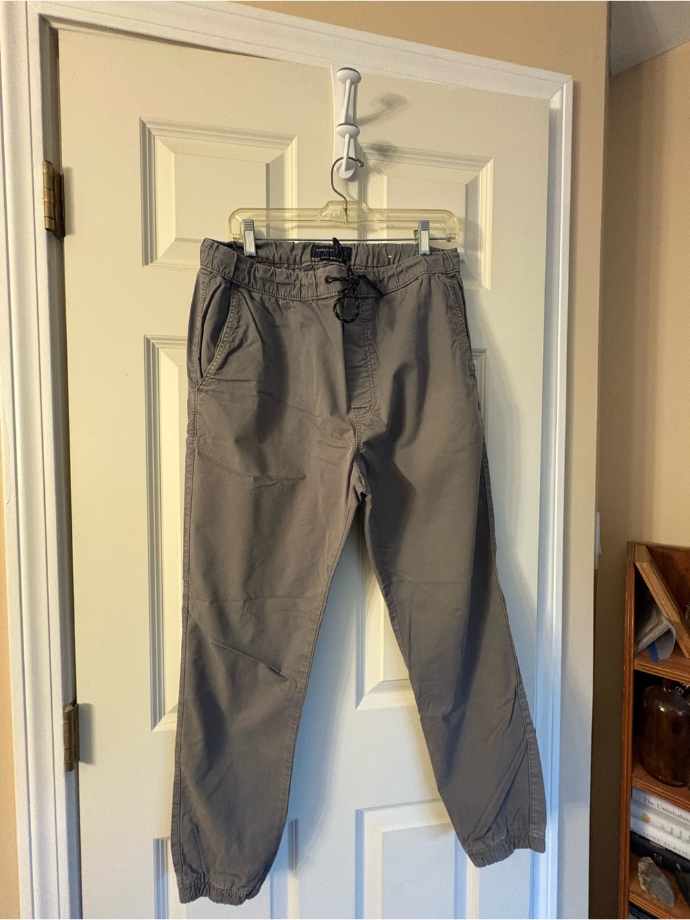 American Eagle Outfitters Men's Gray Jogger Pants with Drawstring